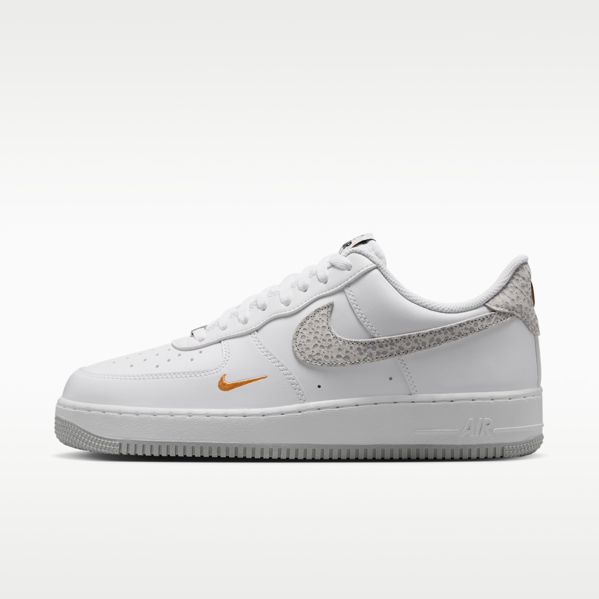 White Air Force 1 Shoes. Nike JP